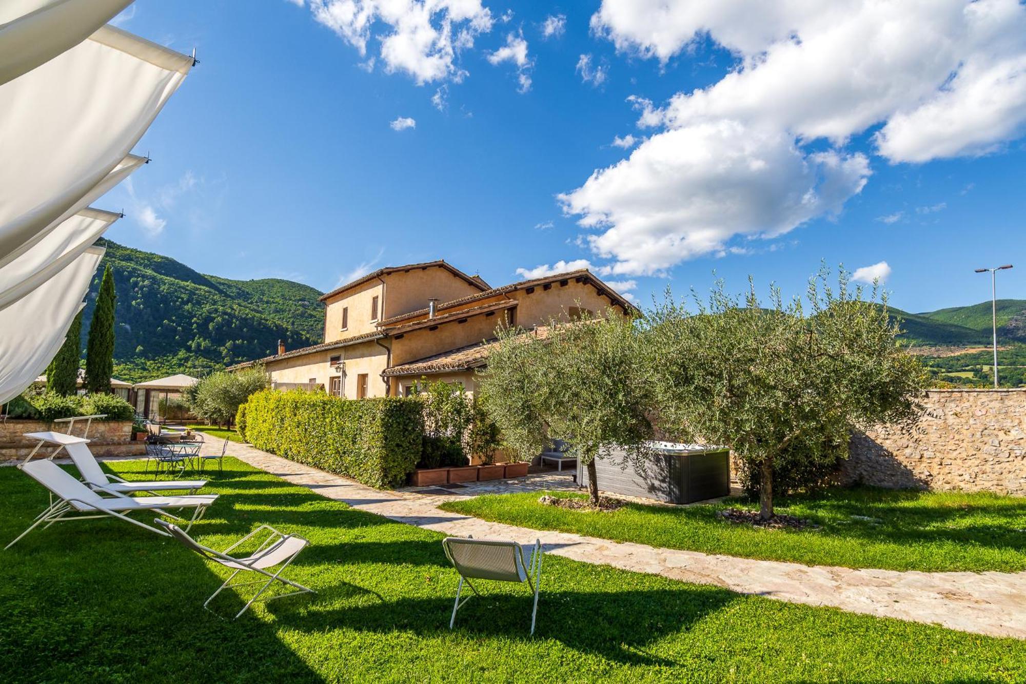 Ex Convento Santa Croce-Country Resort SantʼAnatolia di Narco Dış mekan fotoğraf